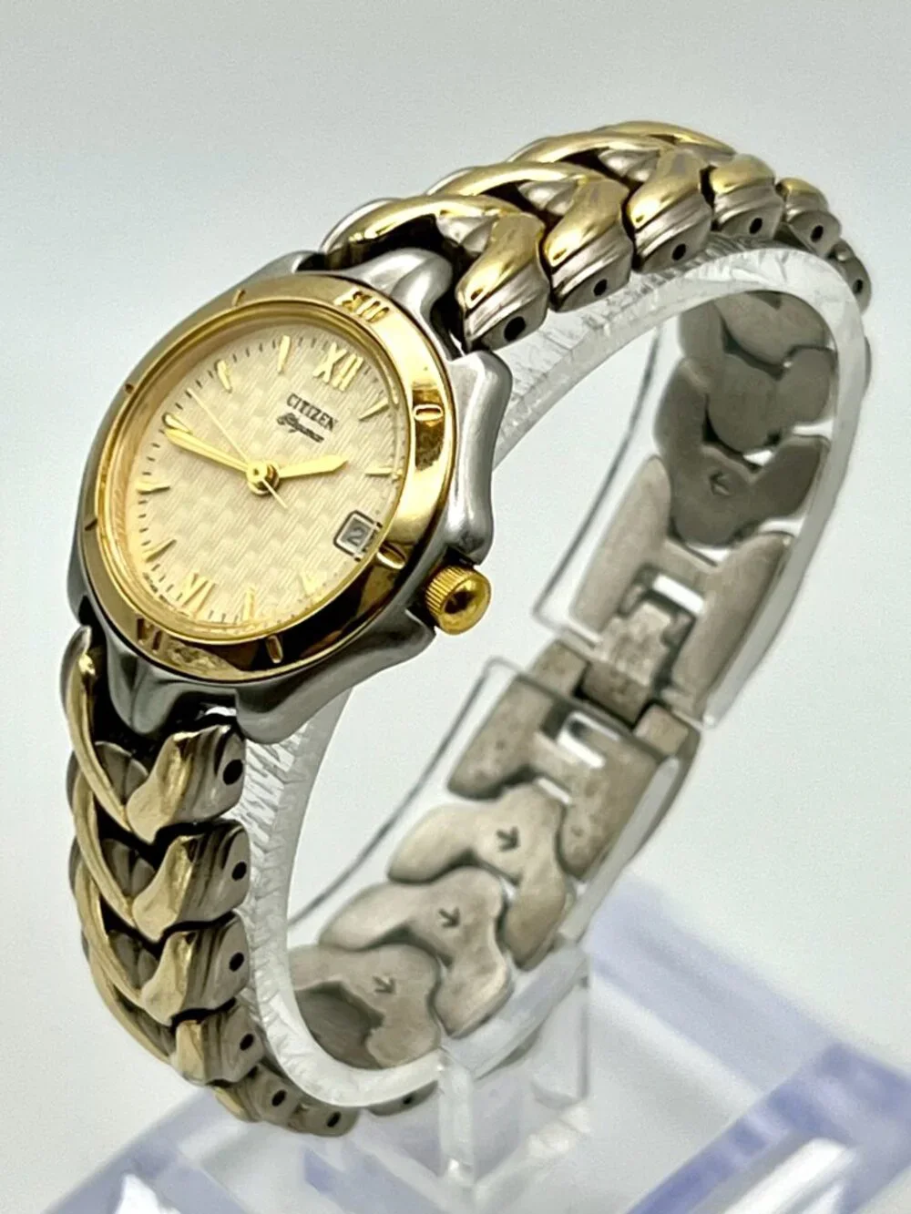 Vintage Citizen EleganceLadies watch Round Champagne and Gold tones Working